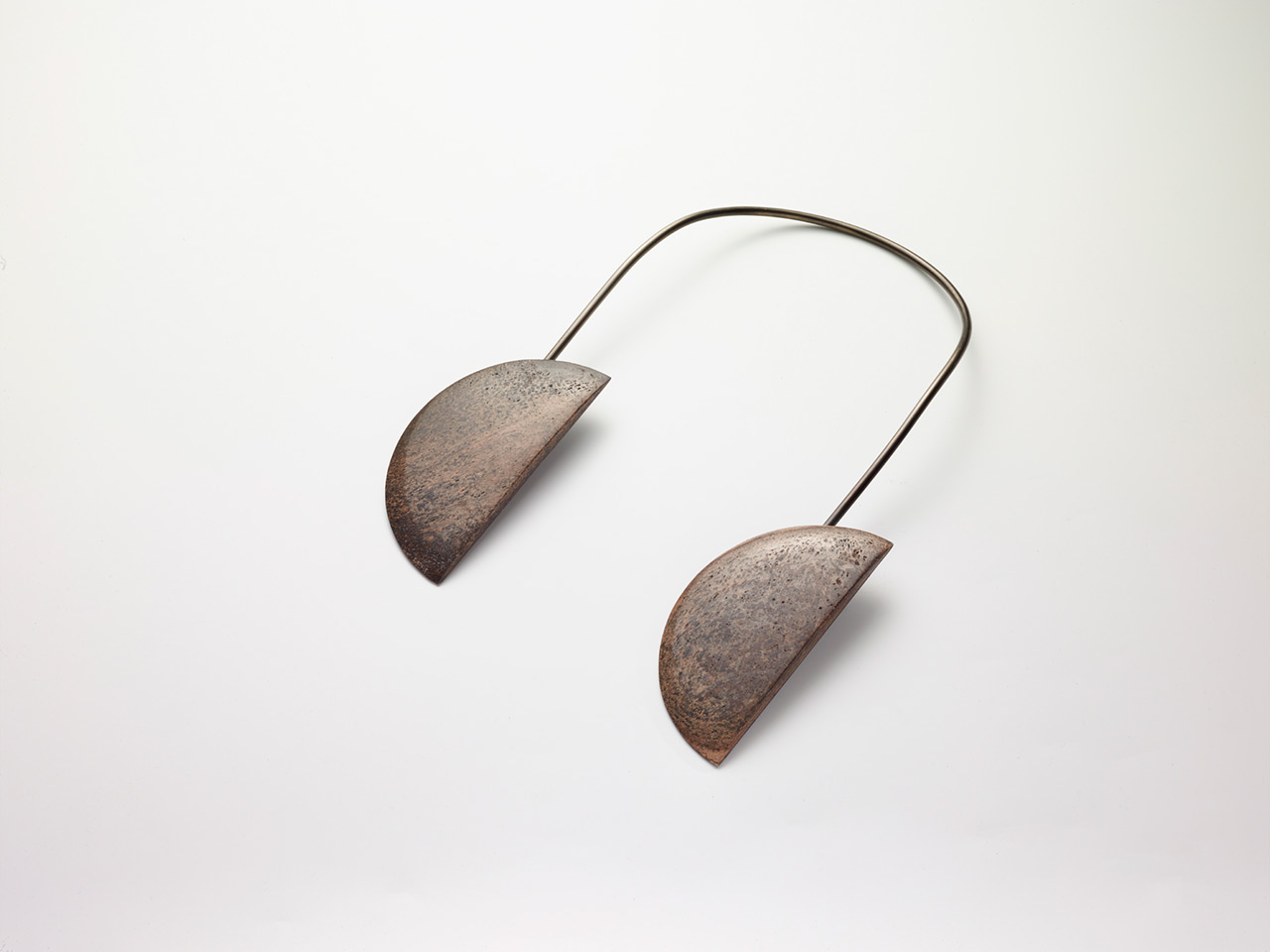 CC, the necklace, Claudia Comte, CC, the necklace, 2016